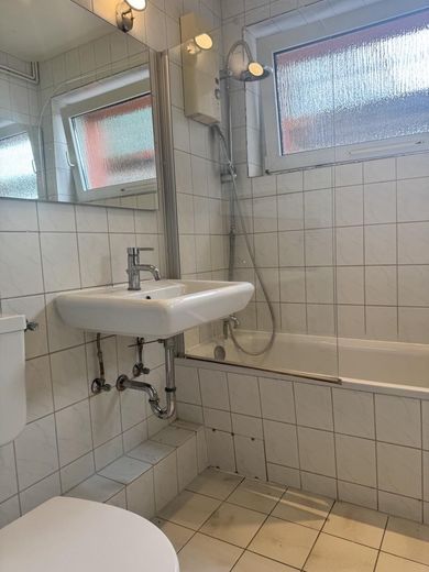 offene Besichtigung - Samstag 17-18 Uhr - 4 Zimmer ETW inkl. Garage – Bad
