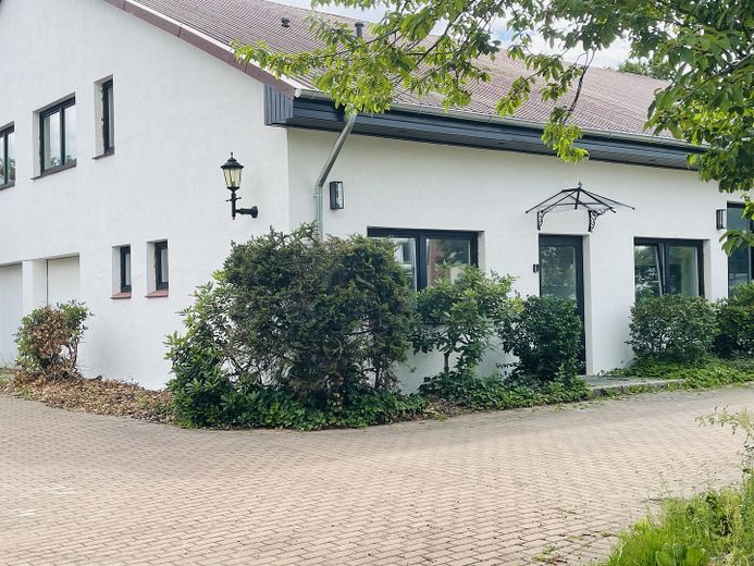 Freshly renovated! 885m² Elegant & Attractive commission-free commercial space in Winsen (Luhe) – Aussenansicht