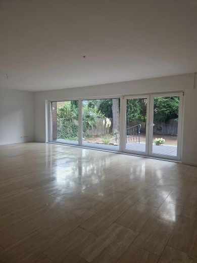 Buchholz! Huis in huis - appartement op de begane grond van 156 qm met terras, tuin en grote garage – Wohnzimmer