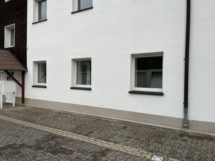 helle 2-Raumwohnung in Chemnitz-Klaffenbach im Erdgeschoss – Ansicht vom Hof