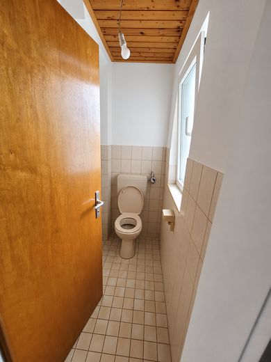 ¡Apartamento de 4 habitaciones en el corazón de Illingen! – WC
