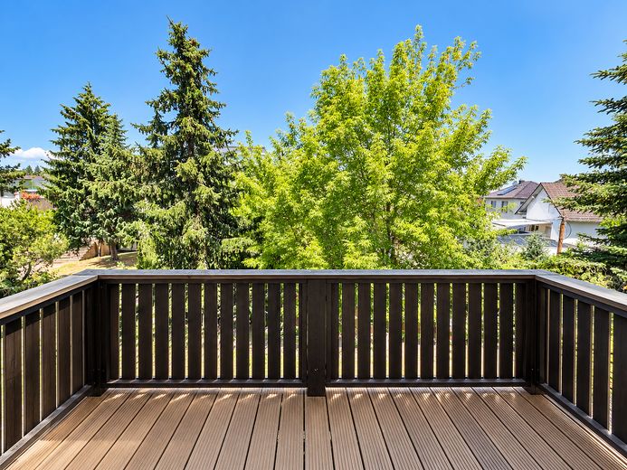 Bright 2.5-room apartment with balcony - In the heart of Cossebaude –  Großer Balkon