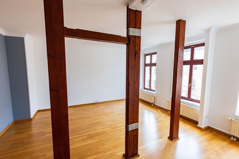 Listed monument-protected maisonette · 137m²· 70 m² roof terrace · elevator · vacant · Leipzig Zentrum-Nord – Wohnzimmer