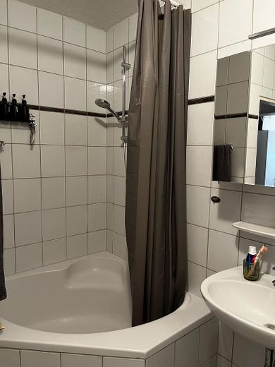 Helle 2er WG für Studenten möbiliert, super Lage nähe Uni Mannheim – Badezimmer