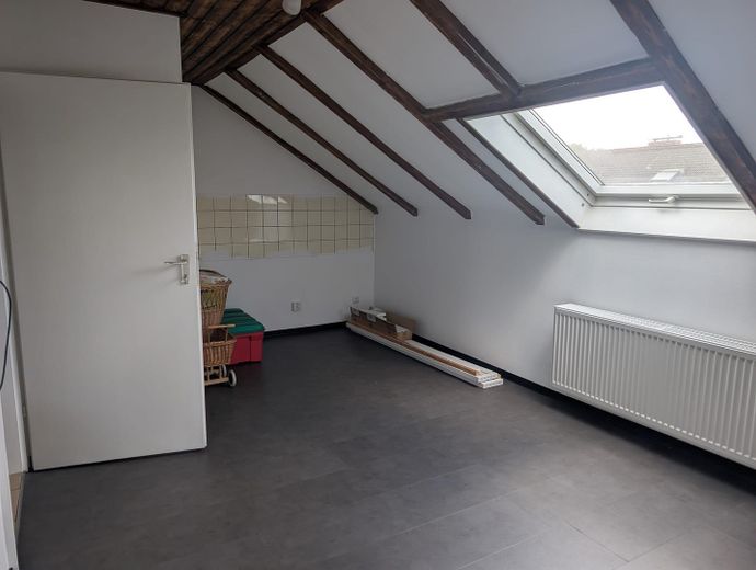 Gepflegte 6 Zimmer 152 qm DDH mit Garage und Garten in 91088 Bubenreuth – DG