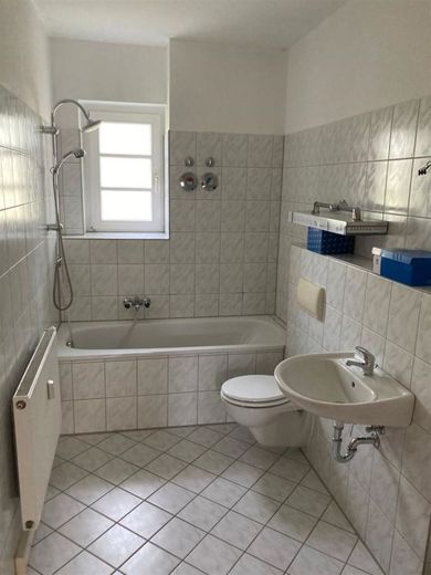 Günstige 2-Zimmer mit Laminat, Balkon und Wanne in ruhiger Lage! Vormieterin verkauft EBK – PHOTO-2023-05-04-17-29-26_6