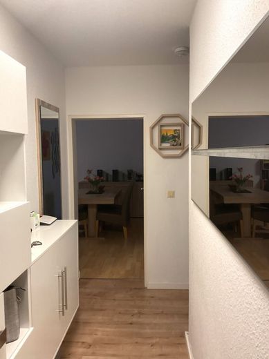 Vermietete Kapitalanlage: 3-Zimmer-ETW mit Loggia &amp; Tiefgaragenstellplatz in Minden! – Flur