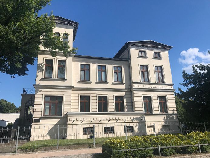 centrally located apartment in a listed historic villa – Photo 9