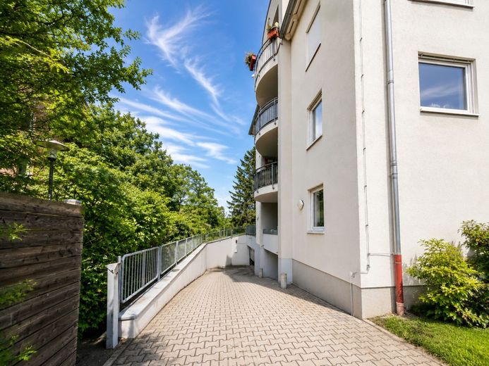 SCHICKE 3-RAUM WOHNUNG MIT BALKON UND TIEFGARAGENSTELLPLATZ – Zufahrt Tiefgarage