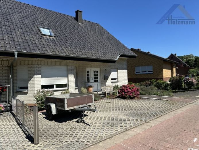Geräumige, unterkellerte Doppelhaushälfte in Vlotho - Holzmann Immobilien – फोटो 1