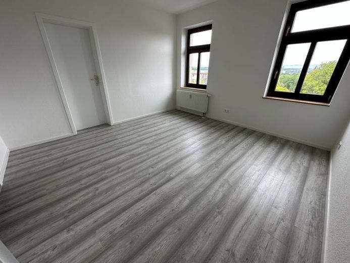 Wohnen im Dachgeschoss - modernes Laminat ... u.v.m. – Foto 1