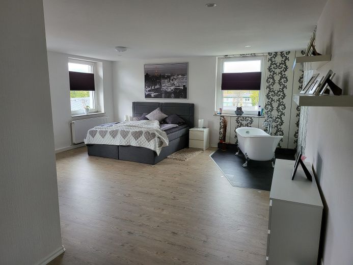 Moderne Großraumwohnung inkl. EBK, Klima und Badmöbel – Foto 8