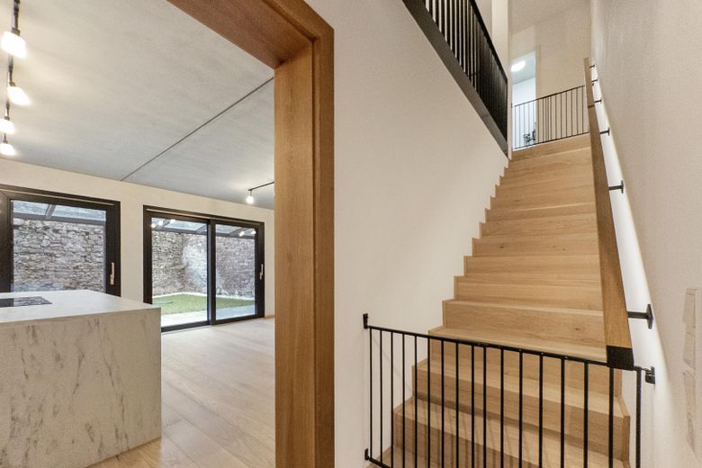 Casa unifamiliar de alta calidad 2023 | Patio privado dentro de la muralla | A+ | Sin comisión – Treppenaufgang