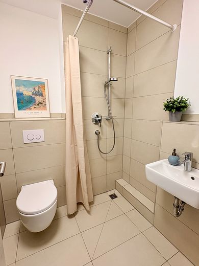Großzügige 4-Zimmer-Wohnung mit sonniger Terrasse in bester Lage von Ingelheim – Gästebad