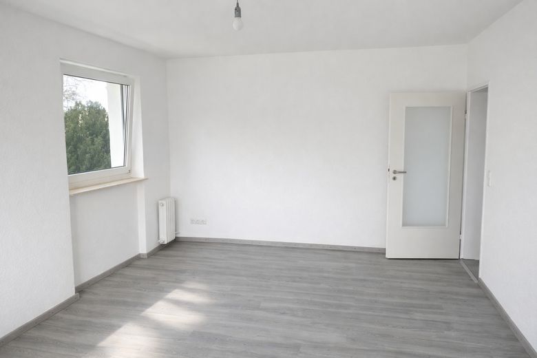2-ZIMMER-WOHNUNG MIT BALKON & STELLPLATZ – VERMIETET & ATTRAKTIV FÜR KAPITALANLEGER – फोटो 1