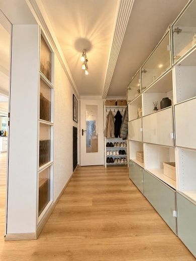 Fully renovated family home with a stunning conservatory, photovoltaic system, heat pump & large outbuilding – Eingangsbereich EG