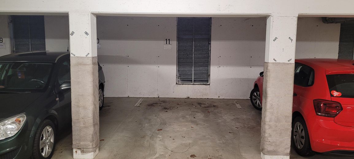 helle 3 Raumwohnung mit großem Balkon u. Tiefgarage – Tiefgarage