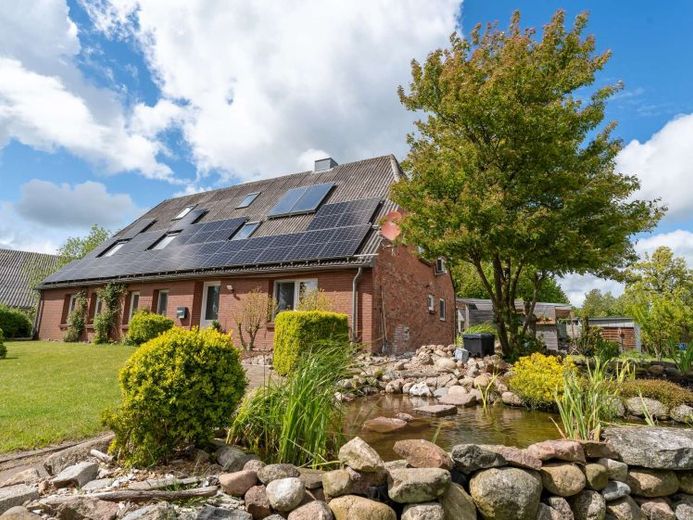 Charming detached house with dreamlike plot, sauna & finished attic – Foto 1