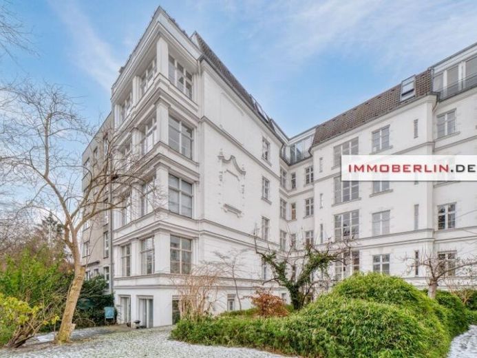 IMMOBERLIN.DE - Perle in Toplage: Familienfreundliche Altbauwohnung mit Westloggia & Naturkulisse – Foto 1