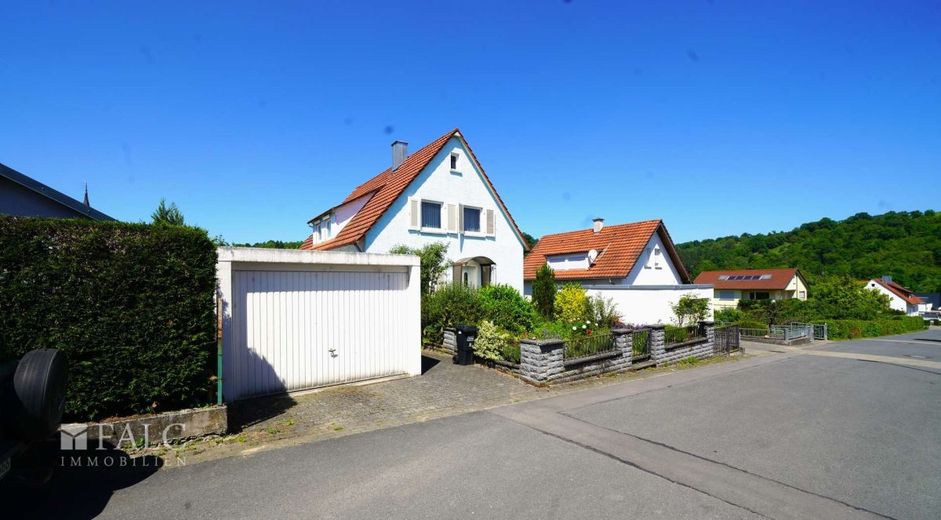 Alles was das Eigentum begehrt! Idyllisches Einfamilienhaus mit viel Potenzial - FALC Immobilien – mit Garage!