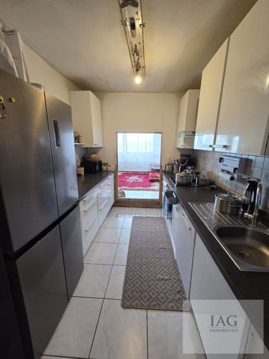 Familienfreundliche 4,5-Zimmer-Wohnung mit Balkon, Aufzug und idealer Raumaufteilung – Küche
