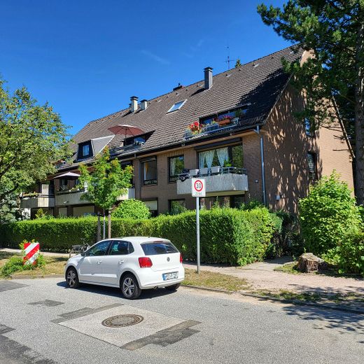 Lichtdurchflutetes Wohnen in Hamburg-Lokstedt: Charmante 3-Zimmer-Wohnung – Haus Straßenseite