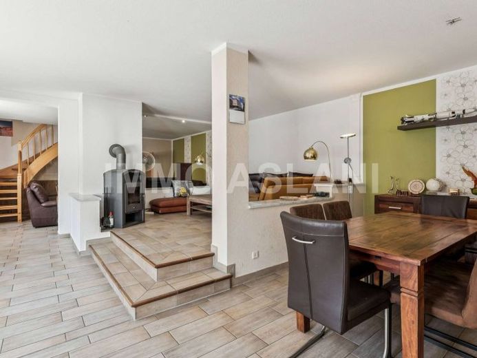 Przestrzeń dla wielkich planów – dom jednorodzinny w Großlehna: 284 m² powierzchni mieszkalnej, 387 m² powierzchni użytkowej, kominek i duży dziedziniec – Zdjęcie 1