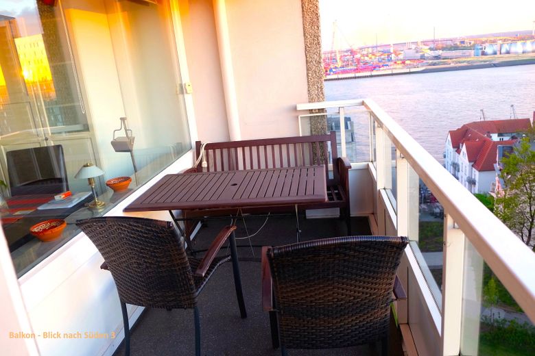 Möbl. 1,5-Zi.Whng m. tollem Elbblick, zentr. HH-Altona, all-in: Heizung/Strom/Wasser/Tel/WLAN... – Blick v Balkon nach Süden
