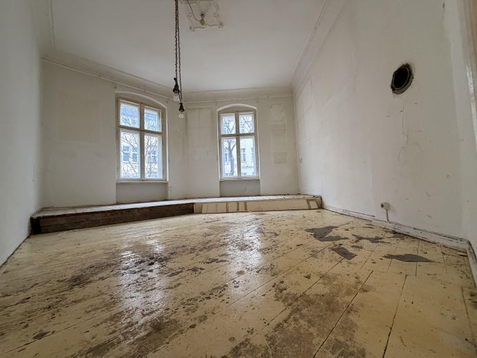 1. Zimmer zur Straße