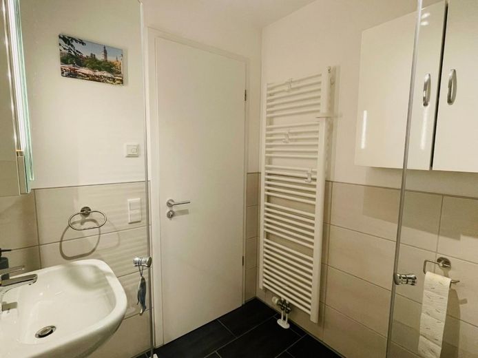 München-Aubing: Neuwertige familienfreundliche 4-Zimmer-Wohnung mit Blick ins Grüne / S-Bahn-Nähe – Duschbad