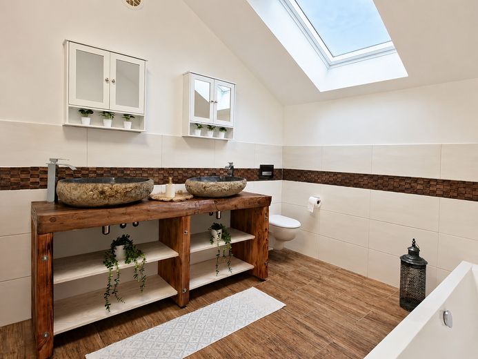 Modernes 217-m²-Familienhaus mit 8 Zimmern, PV-Speicher, Wallbox, Solar & großem Garten – Foto 25