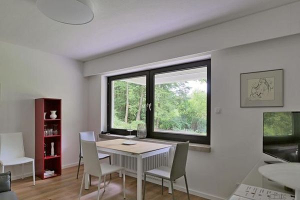 (EF1018_M) Kassel-Stadt: Brasselsberg, moderne möblierte Wohnung mit sep. Hauseingang, Terrasse, Grundreinigung