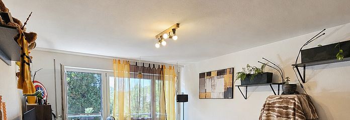 Provisionsfrei: Gepflegte 3-Zimmer-Wohnung mit Südwestbalkon – ab Dezember bezugsfrei – Wohnzimmer mit Balkonzugang