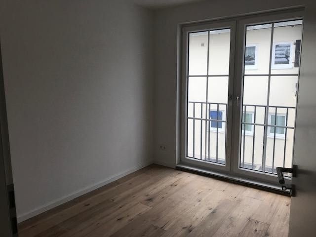 Büro ohne Möbel 1.OG