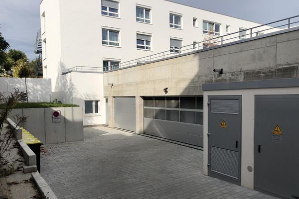 Ebenerdige neuwertige Lagerfläche mit Büro zu vermieten
