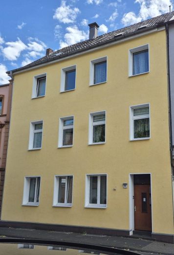 Solingen Ohligs'te yatırım, genişletme potansiyelli 3 ailelik ev – Strassenfront