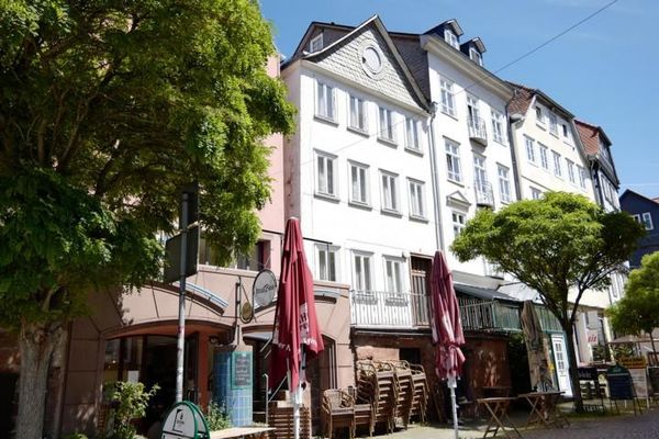 Perla della città alta nel sonno della Bella Addormentata nel cuore di Marburgo