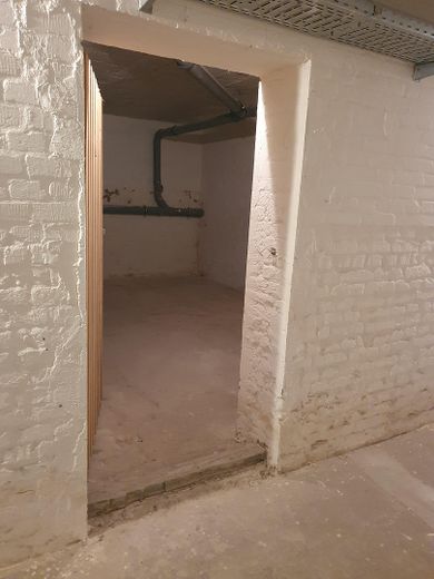 Gerenoveerd EN direct beschikbaar: tuinappartement m. eigen ingang, vloerverwarming, meer- en stationsnabijheid – Keller 3