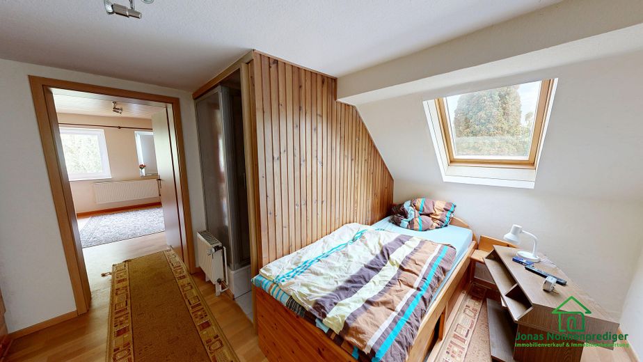 منزل مستقل مع شقة ملحقة وحديقة شتوية - دون عمولة على المشتري – Zimmer im Dachgeschoss