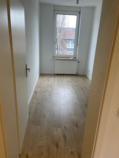 Kernsanierte 2 Zimmer Wohnung in zentraler Lage – Zimmer 2