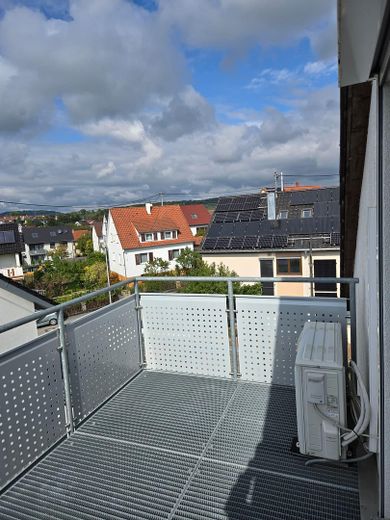 شقة ساحرة من غرفتين في الطابق العلوي ببيتنفيلد (مفروشة جزئيًا ومكيّفة) – Balkon
