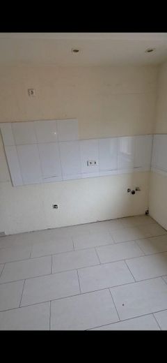 Schöne helle 2 Zimmerwohnung mit Stuckdecken – Essküche II