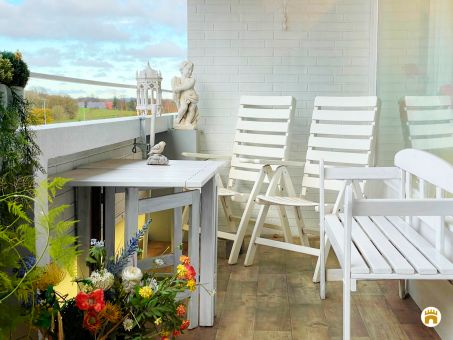 GESCHMACKVOLL EINGERICHTETE WOHNUNG IN SIERKSDORF, STRANDNÄHE, PROVISIONSFREI – Großer Balkon