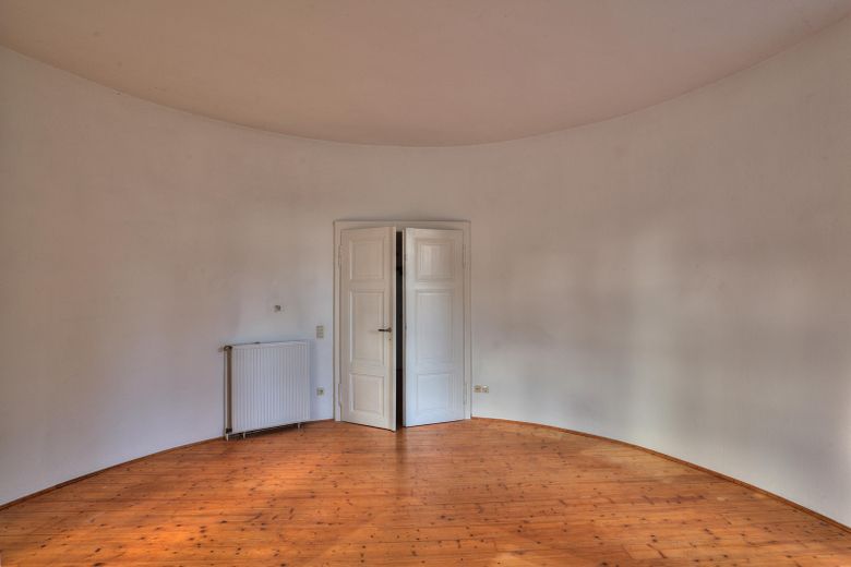 Idyllische Altbauwohnung mit Blick aufs Wasser – Turmzimmer