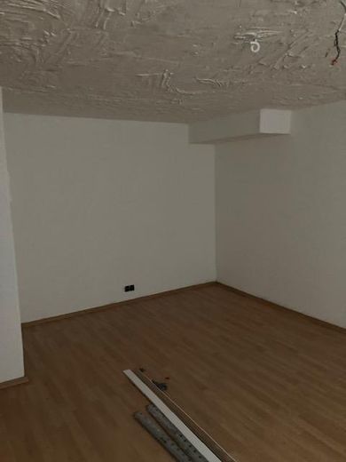 Großzügige Wohnung mit ausgebauten Kellerräumen und Terrasse in Reinshagen – Ausgebauter Keller
