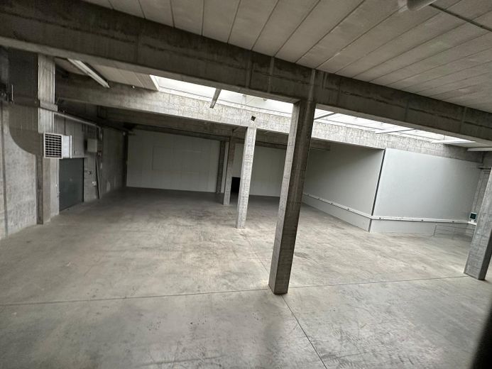 Halle aus Büroblick