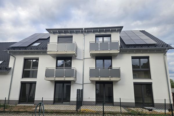 Erstbezug Reihenhaus im neuen 8-Familienhaus nach KFW 40 Standard