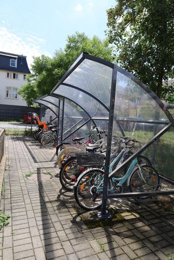 SOFORT: 77qm 2-Zimmer 3. Etage DG Markkleeberg | 3min S-Bahn | 5min agra-Park | saniert 2022 – Fahradständer