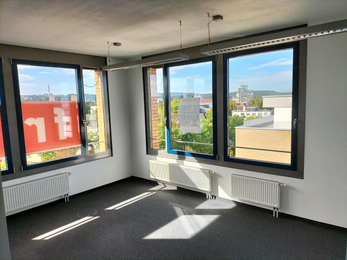Emplacement idéal pour votre entreprise : local commercial au cœur de Böblingen – Photo 5