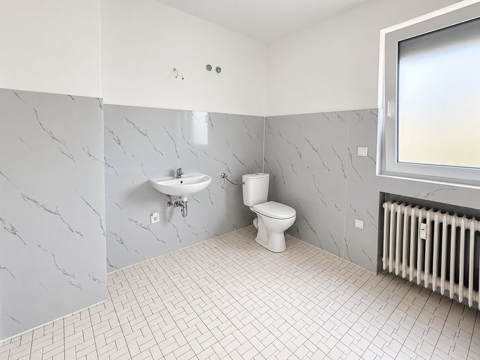 Primera ocupación tras la reforma: espacioso piso de 4 habitaciones con terraza y 106 m² en Springe – Badezimmer